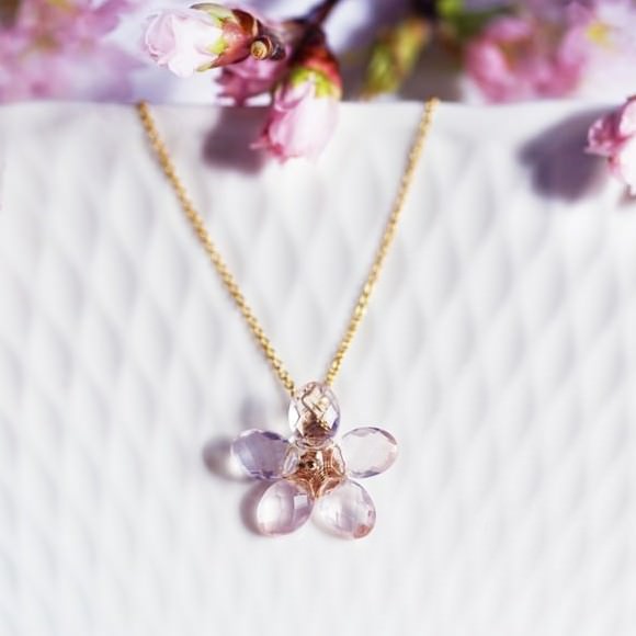 Lipatti ローズクォーツの花びらによる桜の45cmネックレス